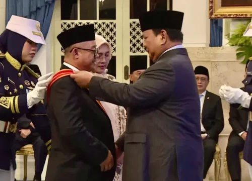 Mendikbudristek Abdul Mu’ti Raih Bintang Mahaputera Utama: Prestasi Mengejutkan di Baliknya?