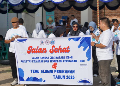 Jalan Sehat hingga Donor Darah Meriahkan Temu Alumni FKTP UNG 2025