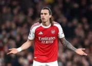 VIRAL! Rahasia di Balik Blok Kalajengking Calafiori yang Gegerkan Dunia Bola: Cuma Refleks?!