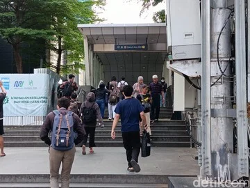 Survei Mengejutkan: Pekerja Indonesia TERBAHAGIA se-Asia Pasifik! Ini Rahasianya!