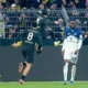 KEJUTAN ABADI! Dortmund Bangkit dari Kematian, 3 Gol dalam 17 Menit, Hamburg Merana!